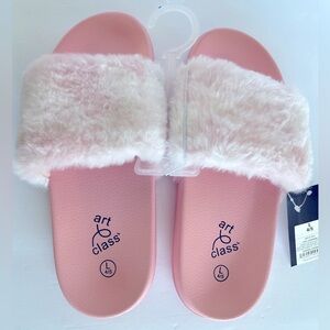 Slippers Girls Size Large 4/5 By Art Class Pink Fuzzy Slide On Slippers NWT